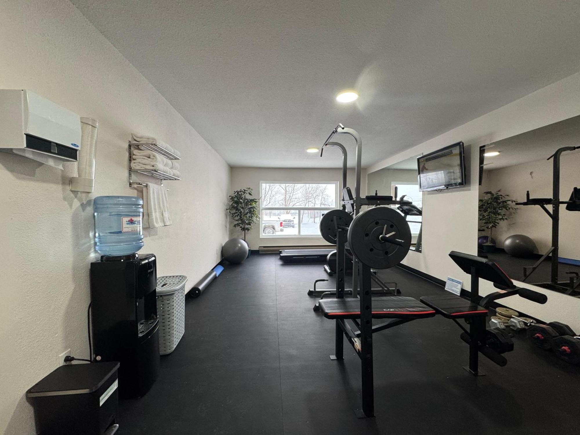 하워드 존슨 바이 윈덤 포트 세인트 존 호텔 Fort St. John 외부 사진